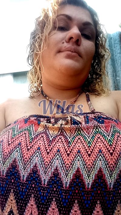 Natalia, mujer que hace videollamadas y sexting