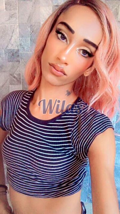Lana, Travesti que hace videollamadas y sexting