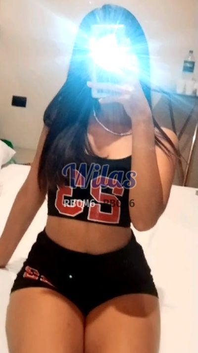 Sofi, mujer que hace videollamadas y sexting