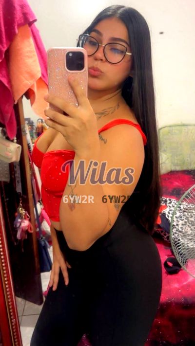 Zoé, mujer que hace videollamadas y sexting