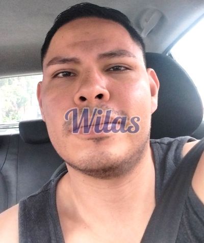 Carlos, hombre que da masajes eróticos en San José