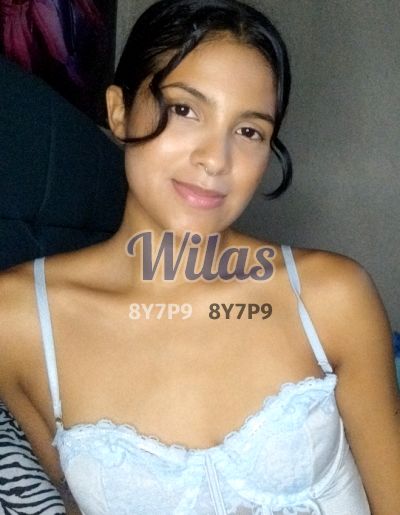 Emma, mujer que hace videollamadas y sexting