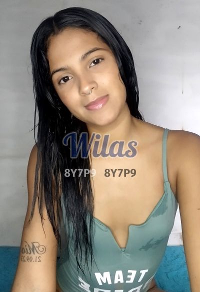 Emma, mujer que hace videollamadas y sexting