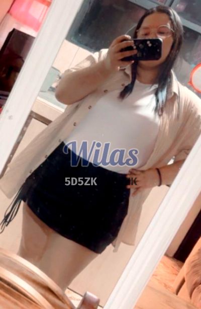 Gordita sexy, mujer que hace videollamadas y sexting