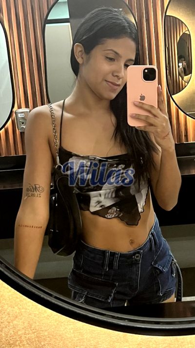 Emma, mujer que hace videollamadas y sexting