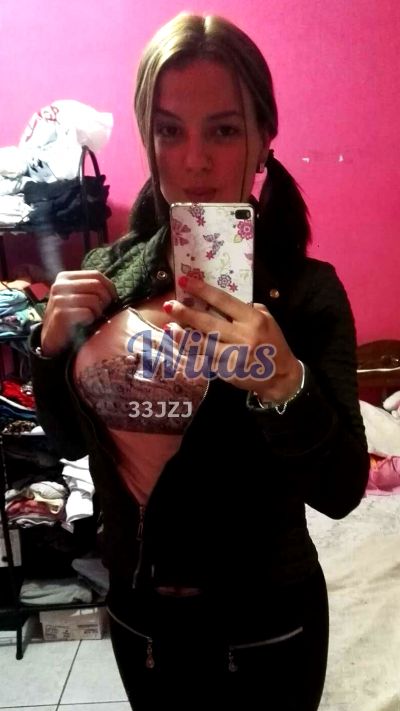 Luna 70084621, mujer que hace videollamadas y sexting